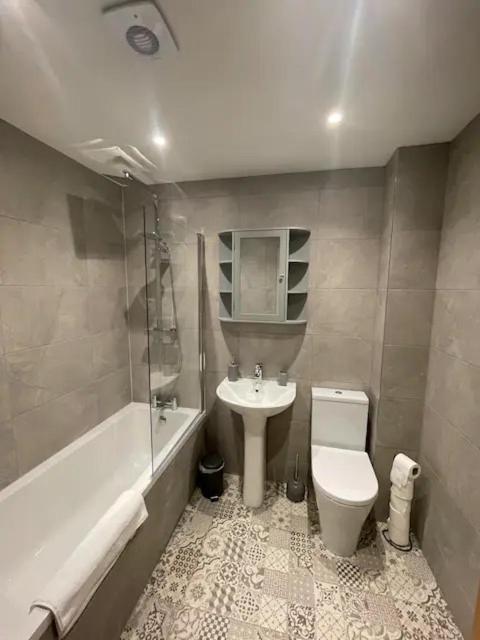Spectacular 2 Bedroom Balcony Sea View Flat Scarborough Buitenkant foto